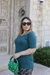 RENKTE ESNEK KOYU YEŞİL TSHİRT