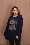 RENKTE BATTAL KALIP YIRTMAÇLI LEOPAR BASKILI LACİVERT BLUZ