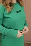 RENKTE YAZI NAKIŞLI YEŞİL SWEAT