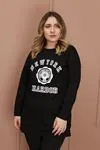 RENKTE BASKILI YAZILI SİYAH SWEAT