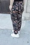 RENKTE GENİŞ KESİM DAR PAÇA DESENLİ SÜET PANTOLON