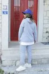 RENKTE GENİŞ KESİM BEYAZ DETAYLI GRİ TAKIM