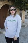 RENKTE OVERSİZE BASKILI CEPLİ GRİ SWEAT