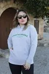 RENKTE OVERSİZE BASKILI CEPLİ GRİ SWEAT
