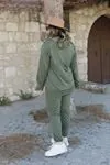 RENKTE ÖZEL TASARIM KAPŞONLU HAKİ YEŞİL TAKIM