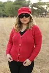 RENKTE DÜĞMELİ SELANİK ÖRGÜLÜ KIRMIZI HIRKA