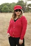 RENKTE DÜĞMELİ SELANİK ÖRGÜLÜ KIRMIZI HIRKA