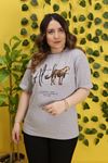 RENKTE GENİŞ KESİM LEOPAR DETAYLI GRİ TSHİRT