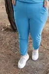 RENKTE GENİŞ KESİM MAVİ KADİFE HAVLU TAKIM