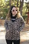 RENKTE FERMUARLI DESENLİ POLAR CEKET