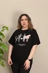 RENKTE GENİŞ KESİM LEOPAR DETAYLI SİYAH TSHİRT