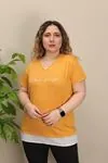 RENKTE BÜYÜK BEDEN ÖNÜ YAZILI SARI T-SHİRT