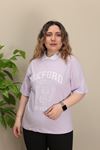 RENKTE POLO YAKA GENİŞ KESİM YAZILI LİLA TSHİRT