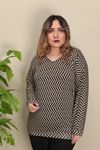 RENKTE V YAKA YARASA KOL DESENLİ BLUZ