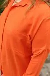 RENKTE GENİŞ KESİM TURUNCU KETEN GÖMLEK
