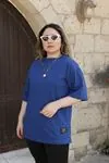 RENKTE GENİŞ KESİM ARMALI LACİVERT TSHİRT