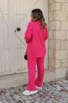 RENKTE GENİŞ KESİM PEMBE GÖMLEKLİ TAKIM