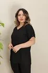 RENKTE V YAKA YIRTMAÇLI DOKULU SİYAH BLUZ