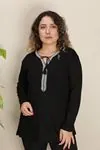 RENKTE YAKASI OTANTİK SİYAH BLUZ