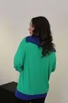 RENKTE YAKASI FERMUARLI TASARIM BLUZ