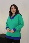 RENKTE YAKASI FERMUARLI TASARIM BLUZ