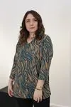 RENKTE BATTAL DESENLİ KAPRİ KOL DÜĞMELİ BLUZ