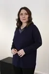 RENKTE V YAKA TAŞLI UZUN KOL ESNEK LACİVERT BLUZ