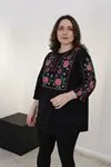 RENKTE BÜYÜK BEDEN OTANTİK SİYAH BLUZ