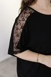 RENKTE BATTAL STANDART OMUZLARI TÜLLÜ SİYAH TUNİK & BLUZ