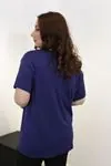 RENKTE BÜYÜK BEDEN KUŞ TAŞLI TASARIM LACİVERT BLUZ