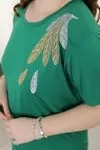 RENKTE BÜYÜK BEDEN YAPRAK PUL VE NAKIŞLI YEŞİL BLUZ