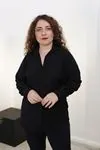 RENKTE BÜYÜK BEDEN ESNEK SİYAH GÖMLEK