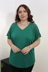 RENKTE BÜYÜK BEDEN KOLLARI PUL İŞLEMELİ YEŞİL BLUZ