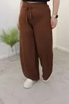 RENKTE GENİŞ PAÇA YIRTMAÇLI KAHVERENGİ PANTOLON