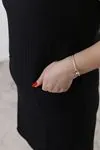 RENKTE KALIN ASKILI CEPLİ SİYAH ELBİSE