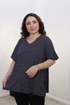 RENKTE BATTAL ÖZEL ÜRETİM V YAKA ÇİZGİLİ TSHİRT