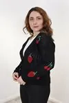 RENKTE ÇİLEK DESENLİ SİYAH TRİKO HIRKA