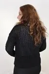 RENKTE ÇİLEK DESENLİ SİYAH TRİKO HIRKA
