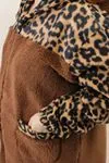 RENKTE LEOPAR KOMBİNLİ BATTAL KOYU KAHVERENGİ KUZU CEKET &MONT