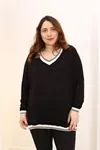 RENKTE GENİŞ KESİM ŞERİT DETAYLI SİYAH BLUZ