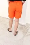 RENKTE GENİŞ KESİM TURUNCU ŞORT