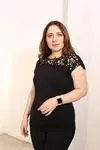 RENKTE BÜYÜK BEDEN ROBASI GÜPÜRLÜ SİYAH BLUZ