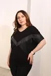 RENKTE BÜYÜK BEDEN ZİNCİRLİ TASARIM SİYAH BLUZ