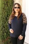 RENKTE KOLLARI LEOPAR DESEN KOYU LACİVERT BLUZ