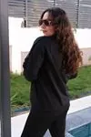 RENKTE BÜYÜK BEDEN LEOPAR TAŞLI DERİLİ SİYAH SWEAT