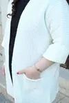 RENKTE BÜYÜK BEDEN BEYAZ CEPLİ HIRKA & CEKET