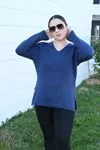 RENKTE V YAKA LACİVERT KAZAK