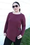 RENKTE AKSESUARLI BORDO TRİKO BLUZ