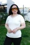 RENKTE GENİŞ KESİM DANTEL DETAYLI KISA KOLLU BEYAZ BLUZ