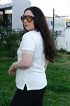 RENKTE GENİŞ KESİM DANTEL DETAYLI KISA KOLLU BEYAZ BLUZ